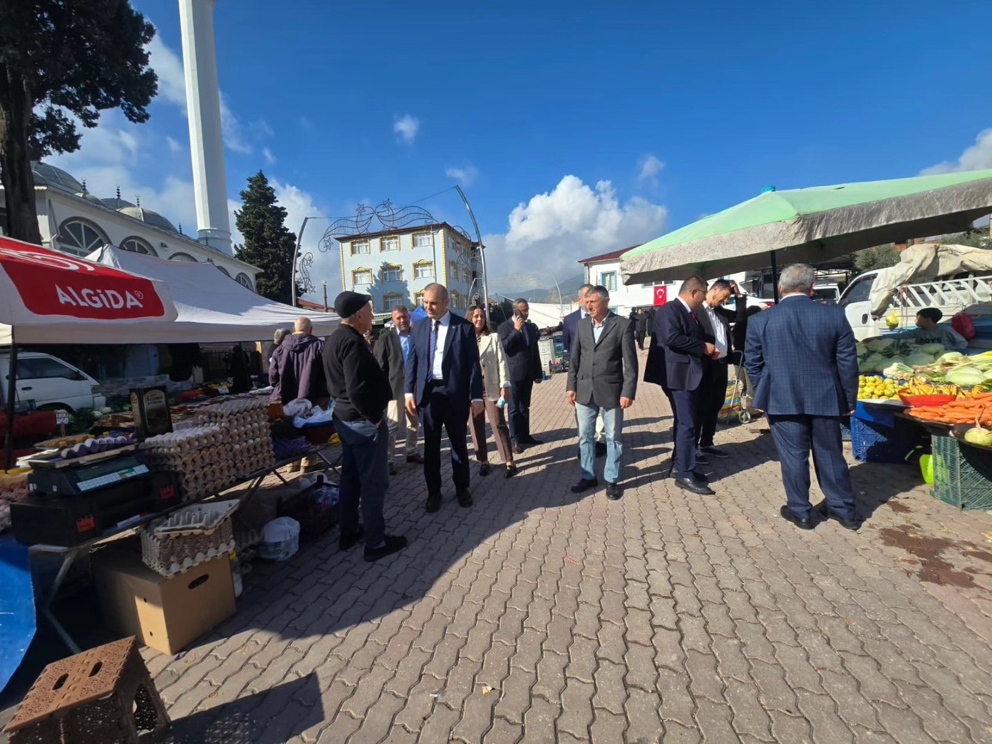 Başkan Dilsizden esnafla Cumhuriyet Bayramı buluşması