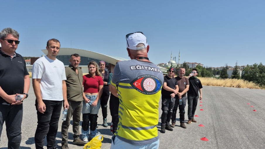 Eskişehir’de motosiklet sürücülerine ücretsiz ileri sürüş eğitimi