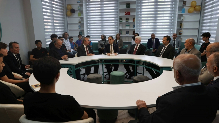 TEİ’den Eskişehir Anadolu İmam Hatip Lisesine modern kütüphane