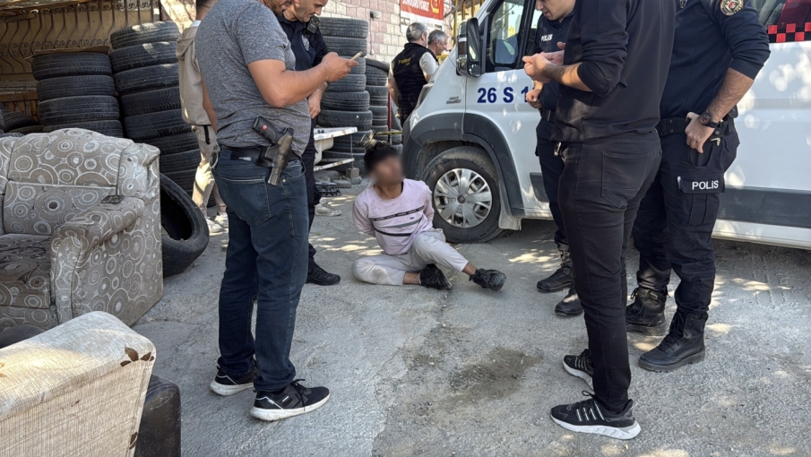 Eskişehir’de polisten kaçan 16 yaşındaki şüpheli kovalamaca sonucu yakalandı