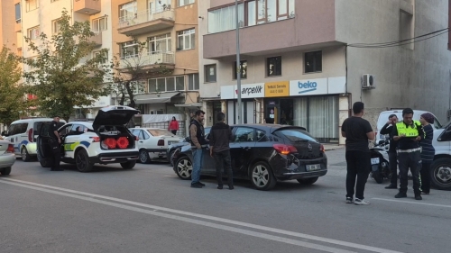 Eskişehir'de otomobile arkadan çarpan motosikletin 16 yaşındaki sürücüsü yaralandı