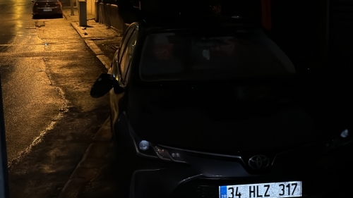 Eskişehir'de park halindeki araçlara tekmeli saldırı kamerada