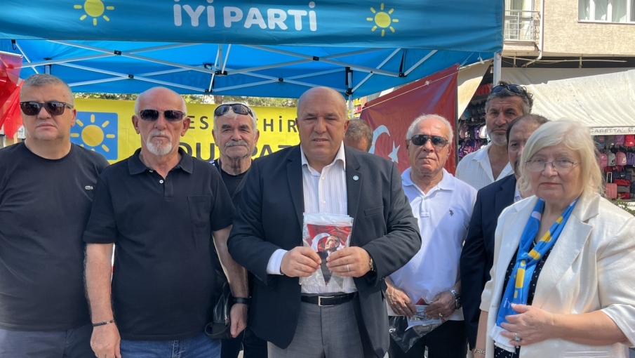 Gürol Yer’den 2 Eylül mesajı: Eskişehirlilere binlerce Türk bayrağı dağıttılar