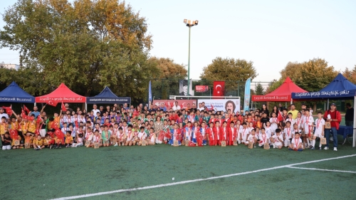 Eskişehir’de 700 minik futbolcu “Zaferden Kurtuluşa” için sahaya çıktı