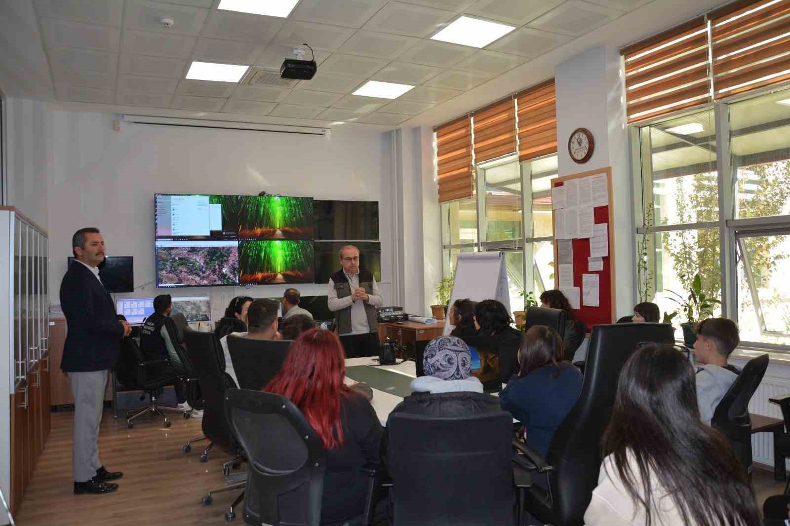 Lise öğrencileri orman yangınlarıyla mücadele konusunda bilgilendirildi