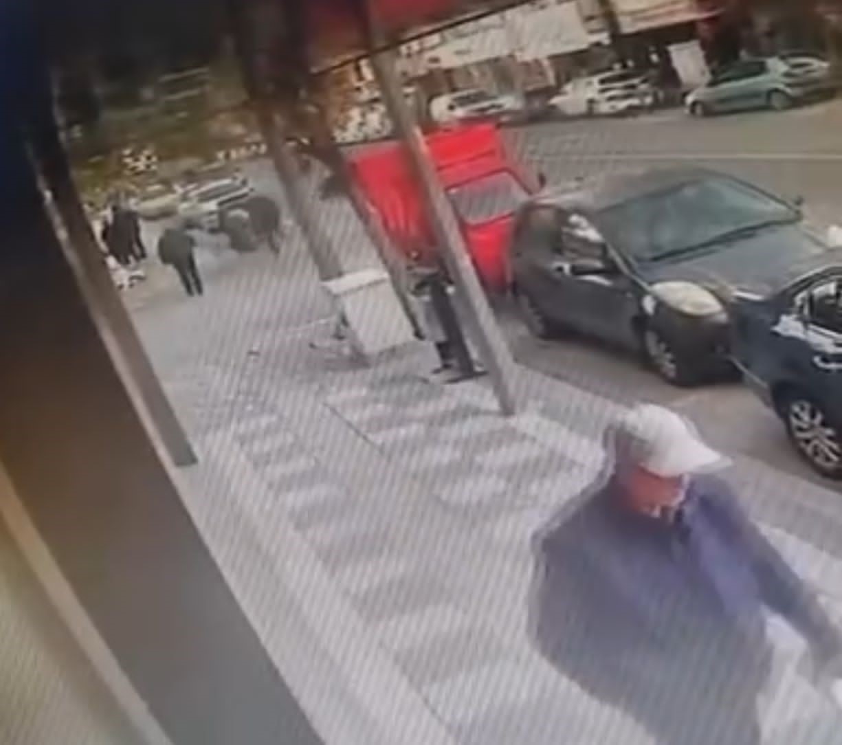 Motosiklet sürücüsünün ağır yaralandığı kaza güvenlik kamerasında