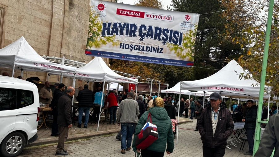 Eskişehir'de Gazze için hayır çarşısı düzenlendi: Vatandaşlardan yoğun ilgi