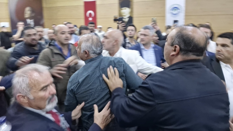 YENİ Parti önseçiminde ortalık karıştı: Partililer birbirine girdi