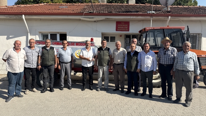 52 traktörle kurdukları yangın timi ödüllendirildi