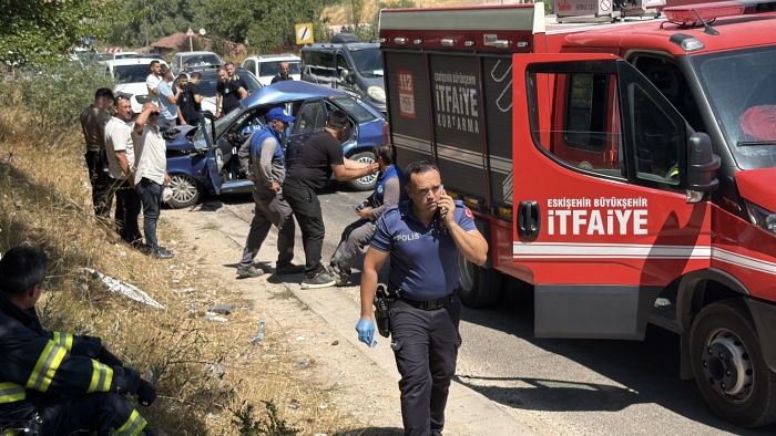 3 aracın karıştığı feci kazada 1 kişi hayatını kaybetti