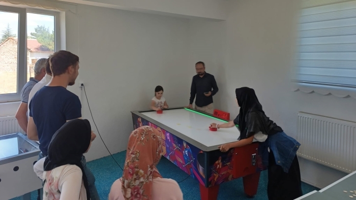 Emirdağ’da öğrenciler hava hokeyi turnuvasında buluştu