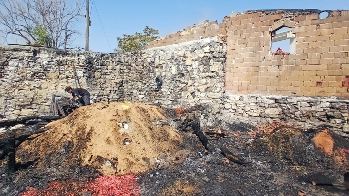 Günyüzü’nde müstakil ev yangında kullanılamaz hale geldi