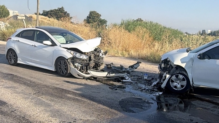 Eskişehir’de iki otomobil kafa kafaya çarpıştı: Trafik durma noktasına geldi