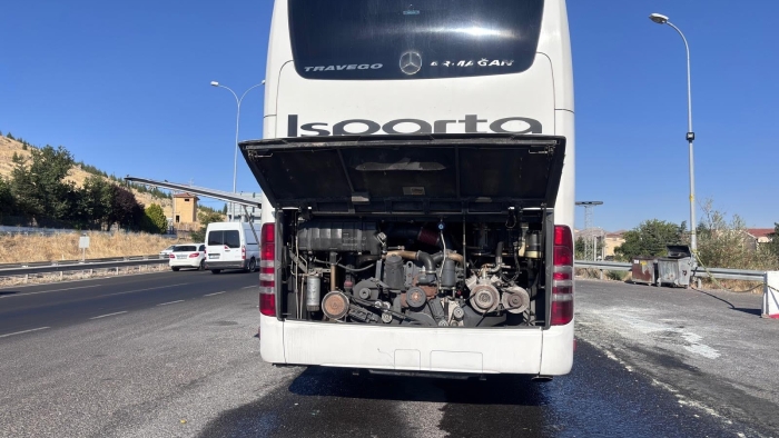 Eskişehir’de yolcu otobüsünde yangın paniği: 27 yolcu tahliye edildi