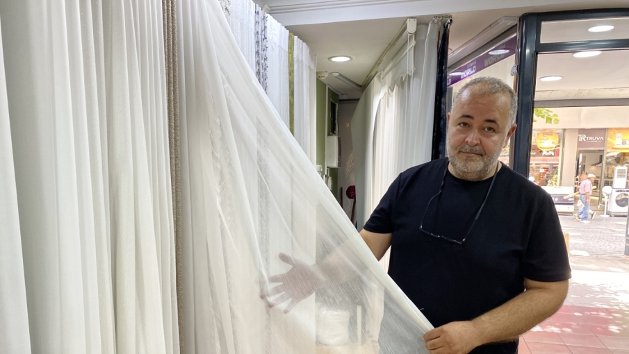 Perde modası değişti: Gençler dantelli modellerden vazgeçti