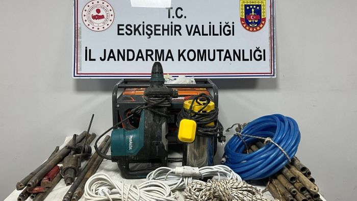 Eskişehir’de kaçak kazıya suçüstü: 5 şüpheli yakalandı