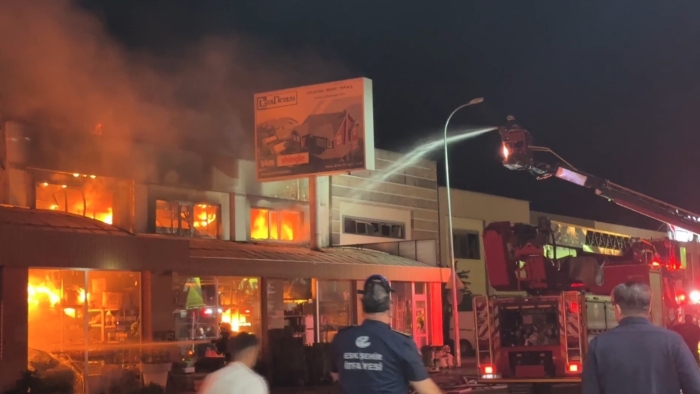 Baksan Sanayi Sitesi’nde yangın: Alevlere TOMA ile de müdahale edildi