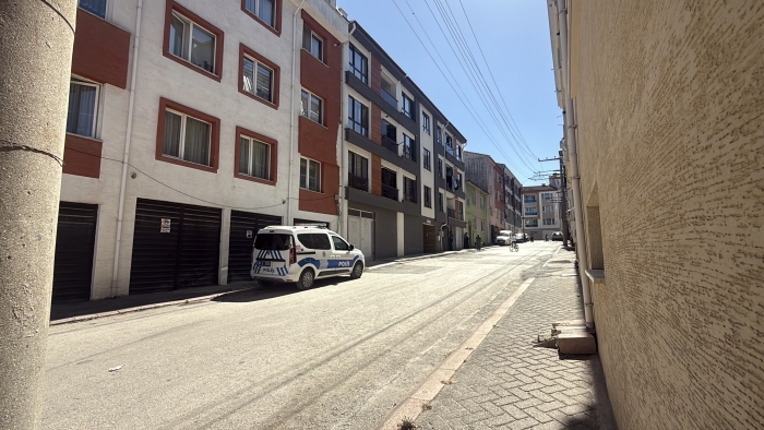 Eskişehir’de 3’üncü kattaki balkondan düşen 4 yaşındaki çocuk yaralandı