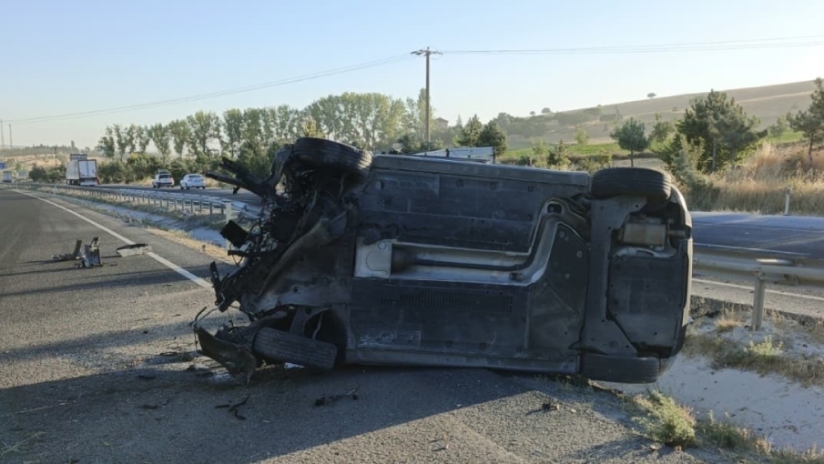Sivrihisar’da kontrolden çıkan otomobil yan yattı: 1 yaralı