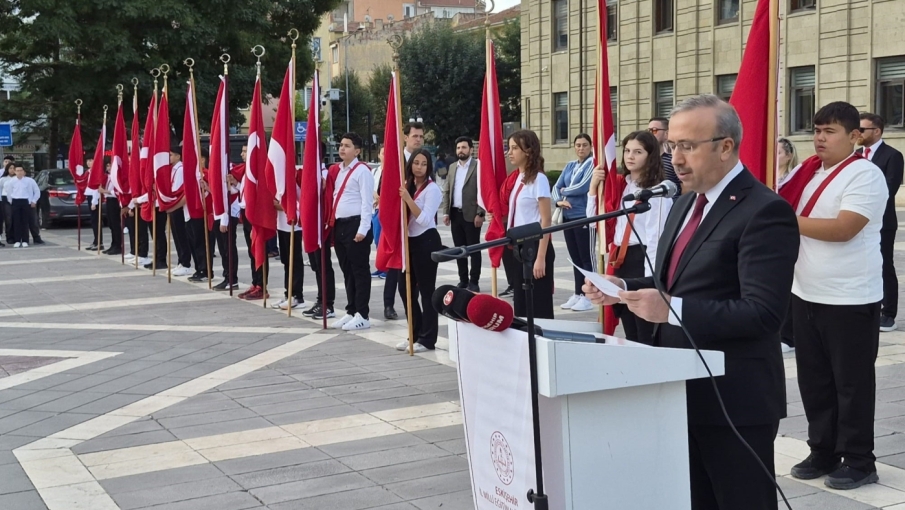 Eskişehir’de yeni eğitim-öğretim yılı İlköğretim Haftası töreniyle başladı