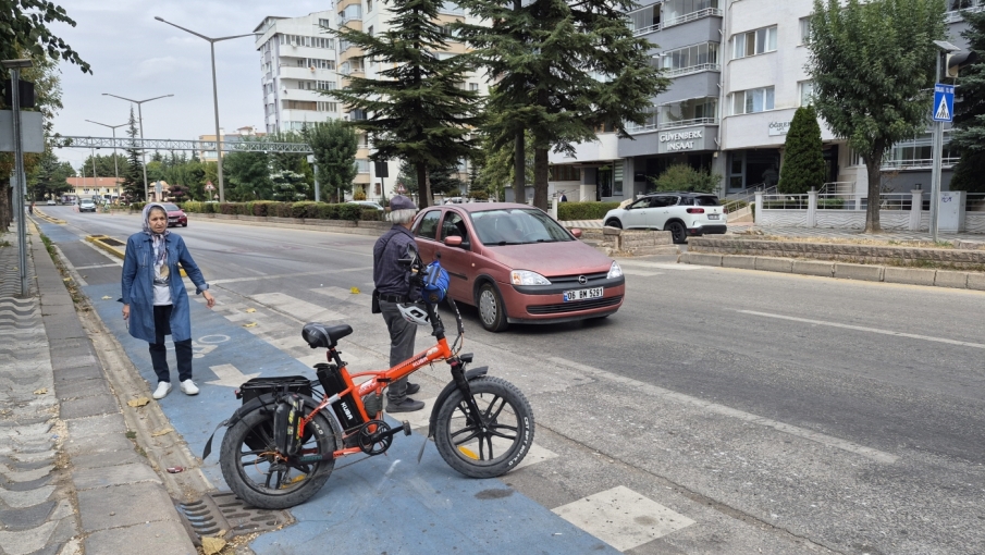 Eskişehir’de yaya geçidinde bisikletliye otomobil çarptı