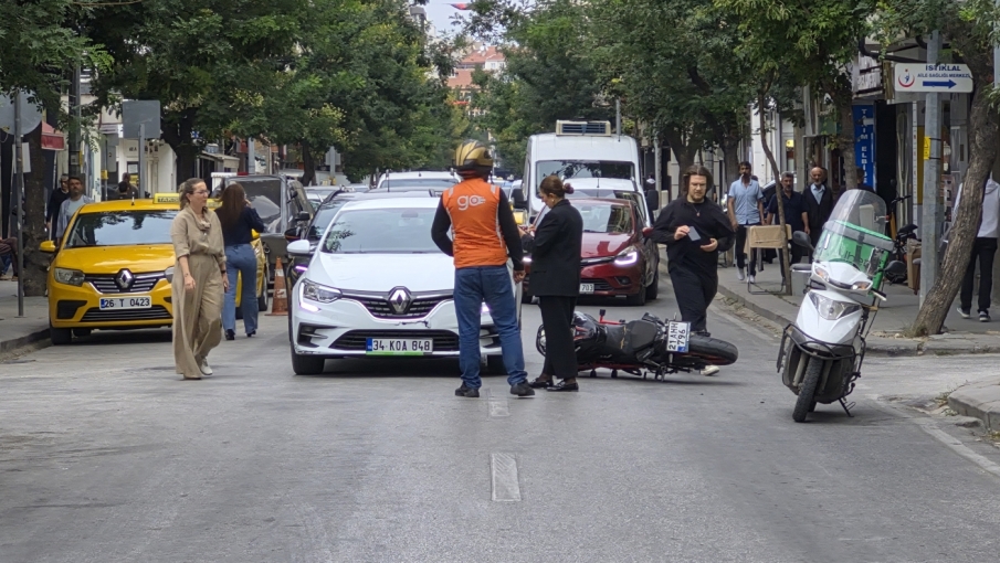 Eskişehir’de otomobil ile motosiklet çarpıştı
