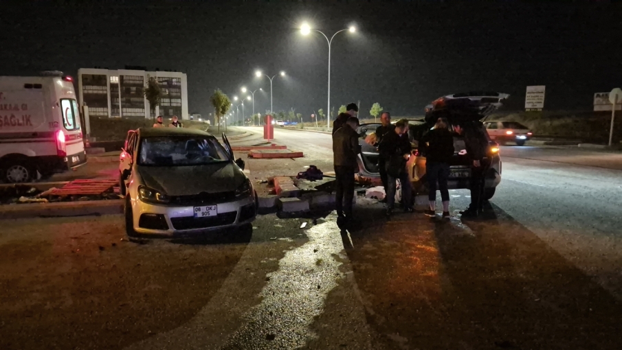 Eskişehir’de kavşakta iki araç çarpıştı: 3 kişi yaralandı