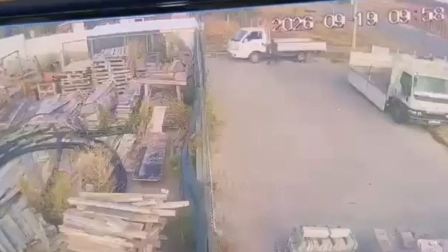 Eskişehir’de el frenini çekmeden indiği kamyonetin altında kaldı