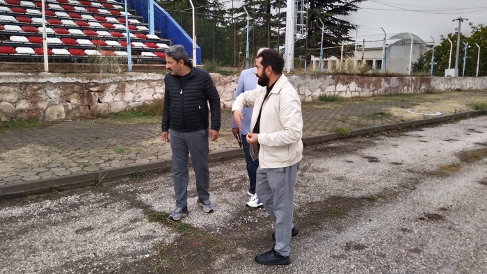 Eskişehir'de Necdet Yıldırım Spor Sahası'nda yenileme çalışmaları sürüyor