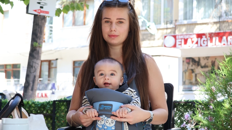 Bebeğinin bir saç teliyle başladı, şimdi Türkiye'nin dört bir yanına gönderiyor