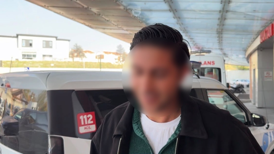 Eskişehir’de muhabire saldıran şüpheli yakalandı! Hastaneye götürülürken kameralara güldü