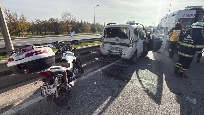 Eskişehir çevreyolunda pikap kazası: 4'ü çocuk 7 yaralı