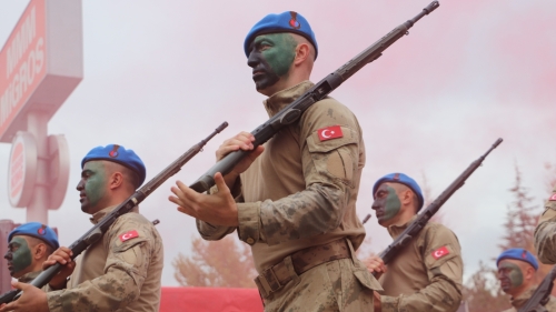 Eskişehir'de Cumhuriyet coşkusuna komandolar damga vurdu