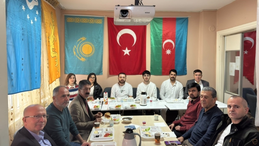 Eskişehir'de Türk Dünyası öğrencileri kahvaltıda buluştu