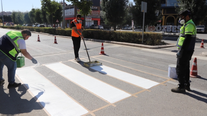 Batıkent’te Bülent Ecevit Bulvarı’nın yol çizgileri yenilendi